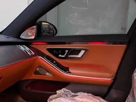 W223 벤츠 S400d  액티브 앰비언트 라이트와 4d부메스터