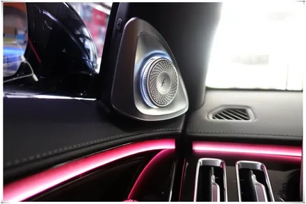 W223 벤츠 S 클래스 - 액티브 앰비언트 라이트와 4D 부메스터 전동 스피커