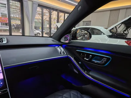 W223 벤츠 S450 4d 부메스터 스피커와 액티브 앰비언트 라이트