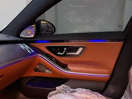 W223 벤츠 S400d  액티브 앰비언트 라이트와 4d부메스터
