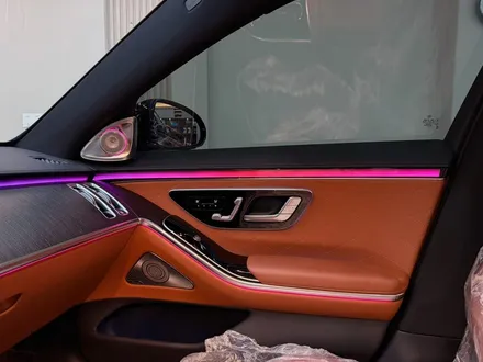 W223 벤츠 S400d  액티브 앰비언트 라이트와 4d부메스터