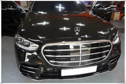 W223 벤츠 S 클래스 - 액티브 앰비언트 라이트와 4D 부메스터 전동 스피커