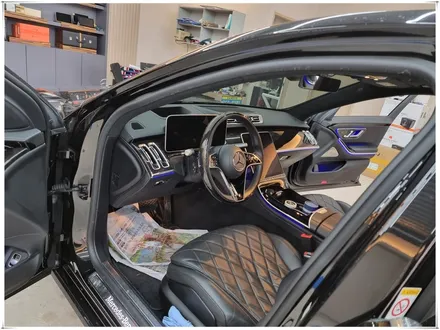 W223 벤츠 S클래스 S580 - 액티브 앰비언트, 4D 전동 트위터