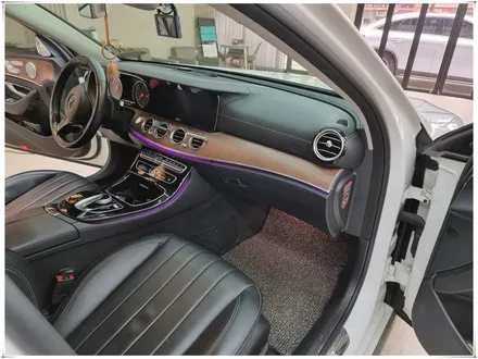 벤츠 E220d 와이드콕핏과 AMG 계기판, 송풍구 앰비언트