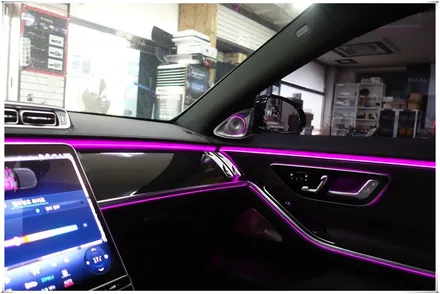 W223 벤츠 S 클래스 - 액티브 앰비언트 라이트와 4D 부메스터 전동 스피커
