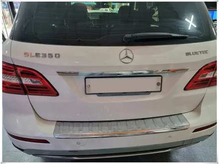 벤츠 ML350 또는 GLE 350 차량에 12.3인치 안드로이드 모니터