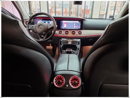 벤츠 E220d 와이드콕핏과 AMG 계기판, 송풍구 앰비언트