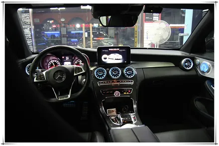 벤츠 C 클래스 C63AMG 컨버터블 - 실내 인테리어 업그레이드