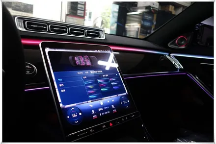 W223 벤츠 S 클래스 - 액티브 앰비언트 라이트와 4D 부메스터 전동 스피커