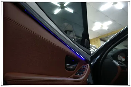 F10 BMW 550d - 가변 앰비언트 라이트와 본넷방음