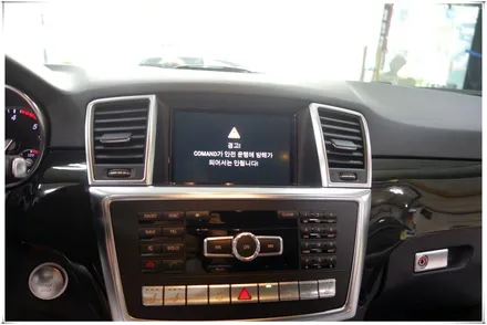 벤츠 ML350 또는 GLE 350 차량에 12.3인치 안드로이드 모니터