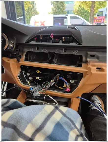 G30 BMW 5시리즈 - 12.3인치 안드로이드 모니터 설치