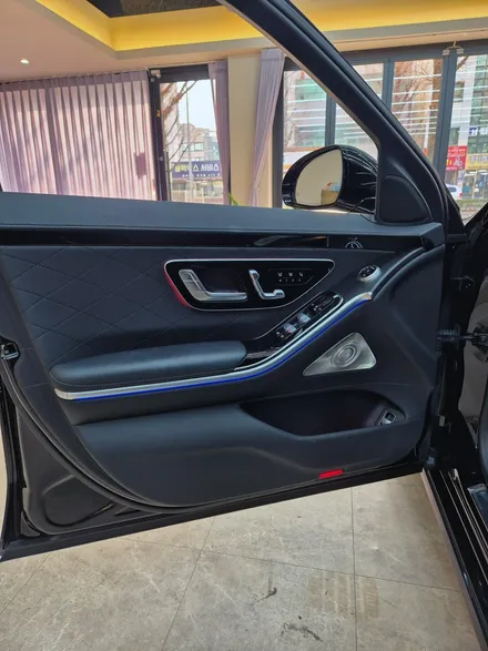 W223 벤츠 S450 4d 부메스터 스피커와 액티브 앰비언트 라이트