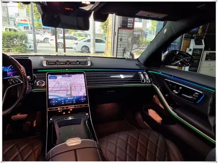 W223 벤츠 S580 튜닝 - 피아노 트림, 액티브 앰비언트 라이트