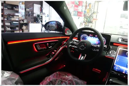 W223 벤츠 S 클래스 - 액티브 앰비언트 라이트와 4D 부메스터 전동 스피커