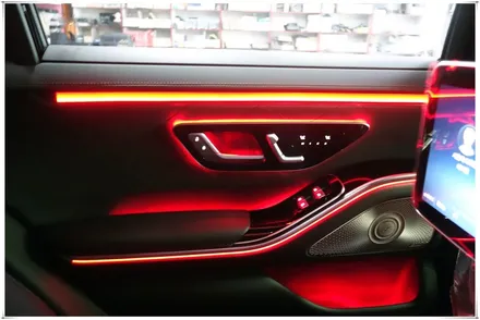 W223 벤츠 S 클래스 - 액티브 앰비언트 라이트와 4D 부메스터 전동 스피커
