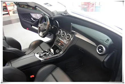 벤츠 C 클래스 C63AMG 컨버터블 - 실내 인테리어 업그레이드