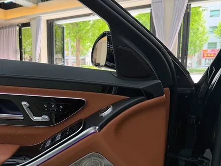 W223 벤츠 S400d  액티브 앰비언트 라이트와 4d부메스터