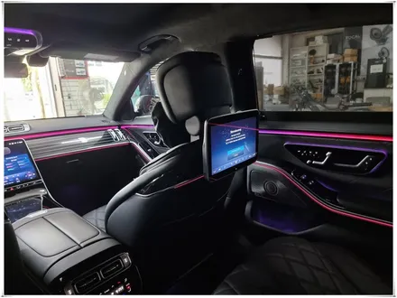 W223 벤츠 S580 튜닝 - 피아노 트림, 액티브 앰비언트 라이트