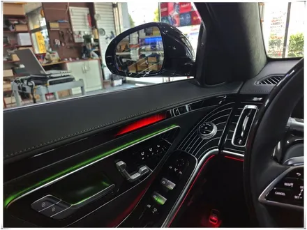 W223 벤츠 S580 튜닝 - 피아노 트림, 액티브 앰비언트 라이트