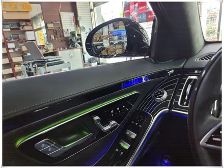 W223 벤츠 S580 튜닝 - 피아노 트림, 액티브 앰비언트 라이트