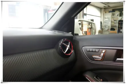 벤츠 A45 AMG - 앰비언트 송풍구 장착으로 화사한 실내 분위기
