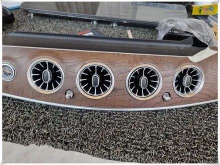벤츠 E220d 와이드콕핏과 AMG 계기판, 송풍구 앰비언트