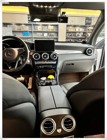 2018 벤츠 GLC300 무선 카플레이, 64색 앰비언트와 송풍구