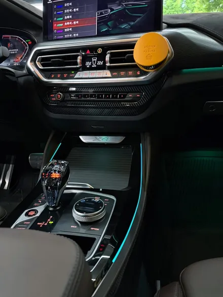 BMW X4 콘솔 앰비언트 라이트와 크리스탈 기어봉 세트 구성