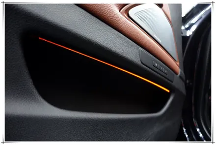 F10 BMW 550d - 가변 앰비언트 라이트와 본넷방음