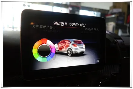 벤츠 A45 AMG - 앰비언트 송풍구 장착으로 화사한 실내 분위기