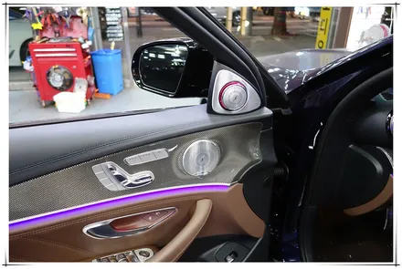 벤츠 E53AMG - 3D 부메스터 전동 트위터와 앰비언트 송풍구