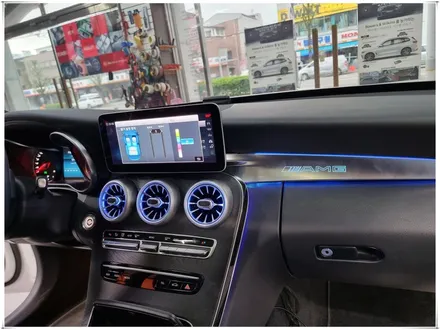 19년식 벤츠 C 클래스 - 앰비언트 송풍구와 AMG 라인 LED