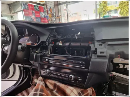 F10 BMW 528i - M 핸들, 12.3인치 안드로이드 모니터