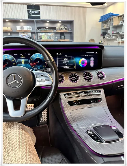 2022 벤츠 CLS450 와이드콕핏 상단 앰비언트 라이트 추가 설치