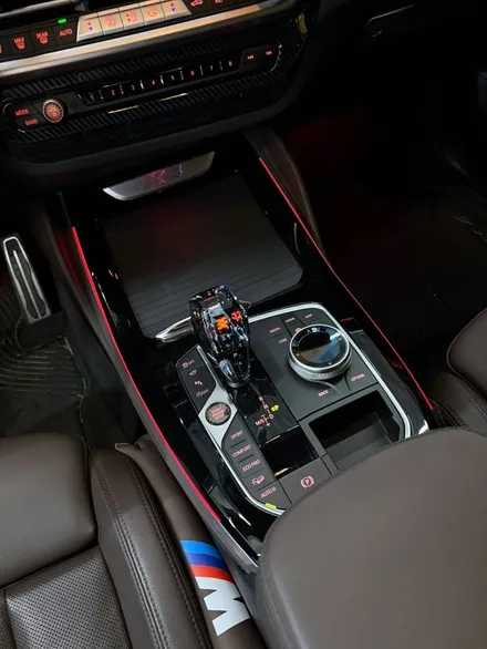 BMW X4 콘솔 앰비언트 라이트와 크리스탈 기어봉 세트 구성