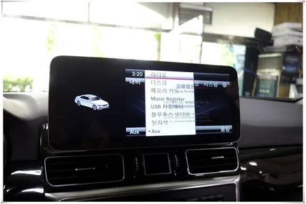 벤츠 ML350 또는 GLE 350 차량에 12.3인치 안드로이드 모니터