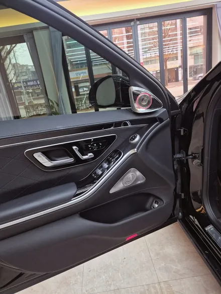 W223 벤츠 S450 4d 부메스터 스피커와 액티브 앰비언트 라이트