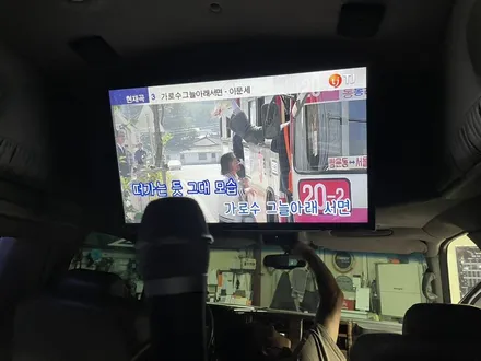 쉐보레 익스프레스밴 티제이 32인치 모니터 차량용노래방 썬팅 작업