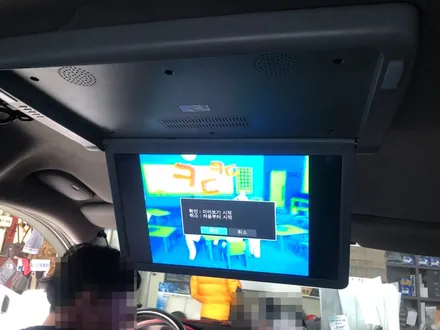 올뉴카니발 천정모니터 비클시네마 스마트폰미러링 까지도 지원해요