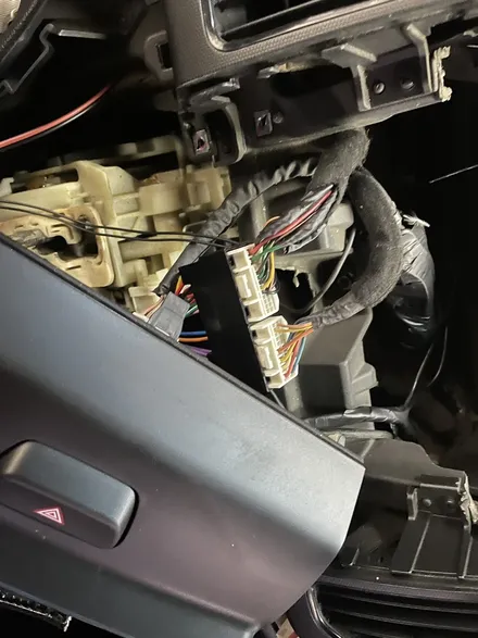 레이 밴 차량 안드로이드올인원 핸들리모컨 설치 해드렸습니다