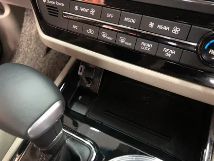 올뉴카니발 천장모니터 선명한 천정모니터 여깄죠