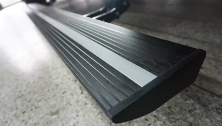 제주 그랜드 체로키 전동 사이드스텝으로 승하차를 편하게 하세요~(올스텝)