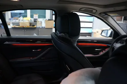 BMW F10 520D 순정형 엠비언트 라이트 시공으로 분위기 업그레이드~! / 제주