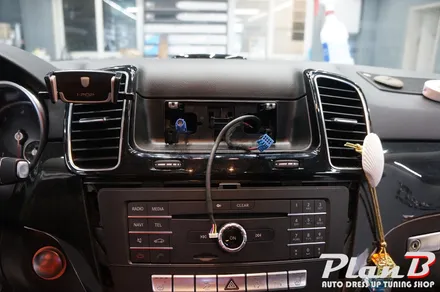 [제주 썬팅] 벤츠 GLE 350d 레인보우 v70과 셋탑네비 터치불량으로 인한 패널교체~!! / 제주