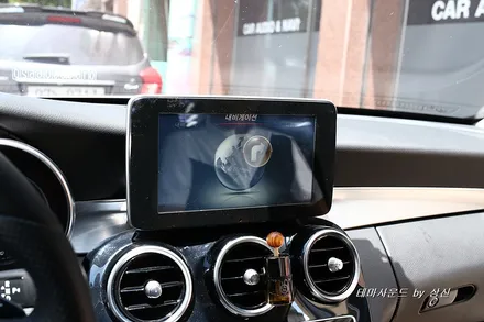 벤츠c클래스차량 순정모니터연동  m2c카블릿 안드로이드 시공