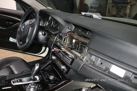 ( 송파) bmw520d차량 10.2인치 순정모니터에 국산 안드로이드 카블릿매립하기
