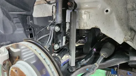 노면충격과 잔진동을 줄여 주어 부드러운 승차감을 느끼는 활대링크튜닝 노이즈캐쳐 토레스에 장착 / 고양, 일산, 김포, 파주