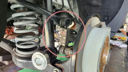 노면충격과 잔진동을 줄여 주어 부드러운 승차감을 느끼는 활대링크튜닝 노이즈캐쳐 토레스에 장착 / 고양, 일산, 김포, 파주