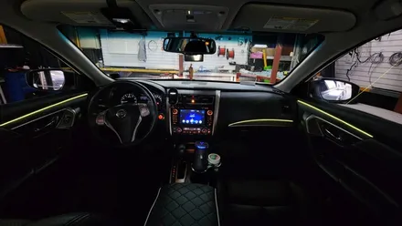 실내분위기를 은은한 조명으로 꾸미는 닛산 알티마 엠비언트라이트시공 / 고양, 일산, 김포, 파주